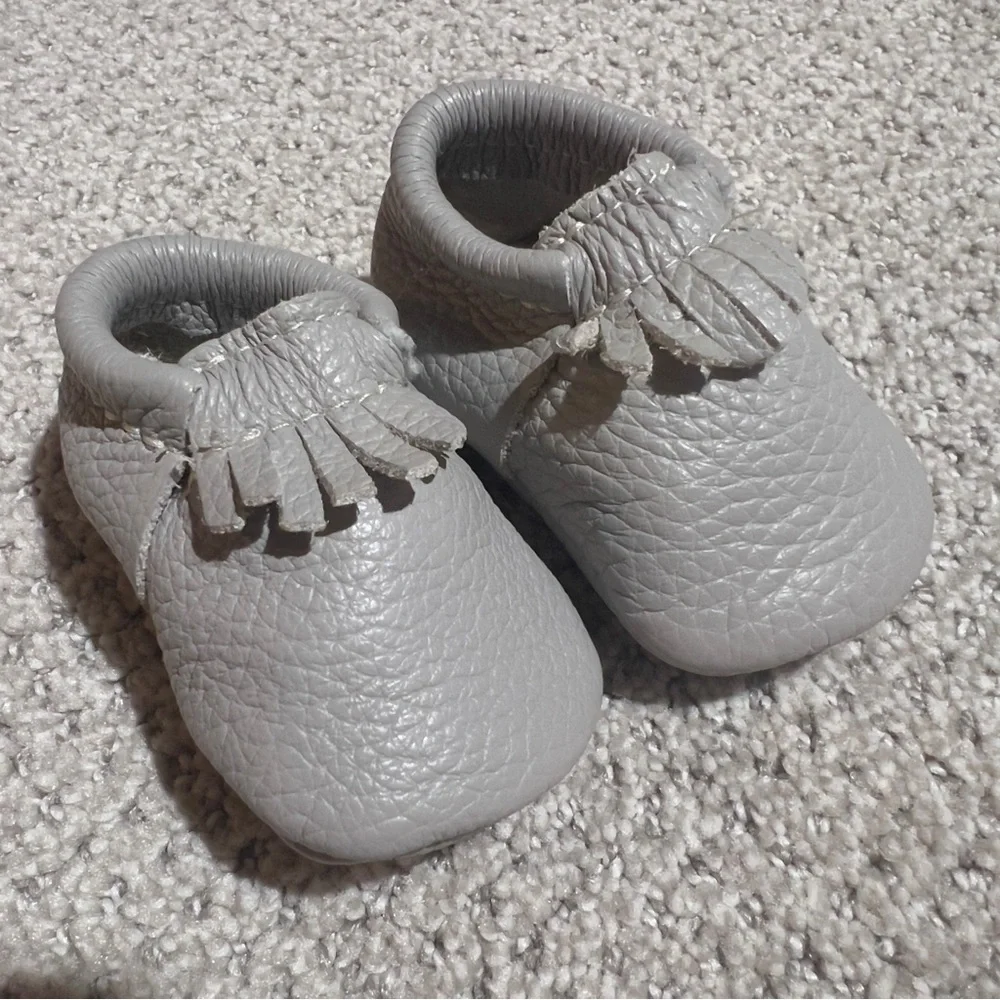 Freshly Picked Gray Baby Moccasins Crib Shoes Size 1c
